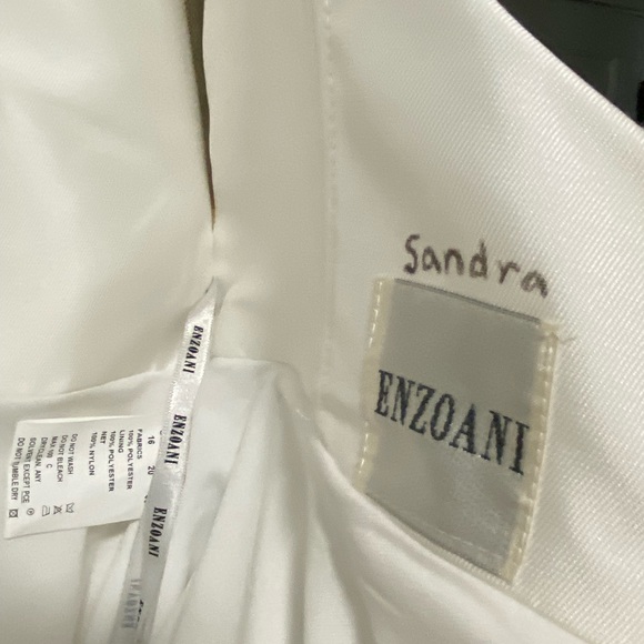 Enzoani Sandra Bridal Wedding Gown Ivory US size 16 - Sample - Picture 15 of 16